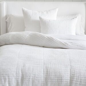 POTTERYBARN White Textured Pillow cover💯 linen 💯 cotton 26in (W) x 20n. (H) New